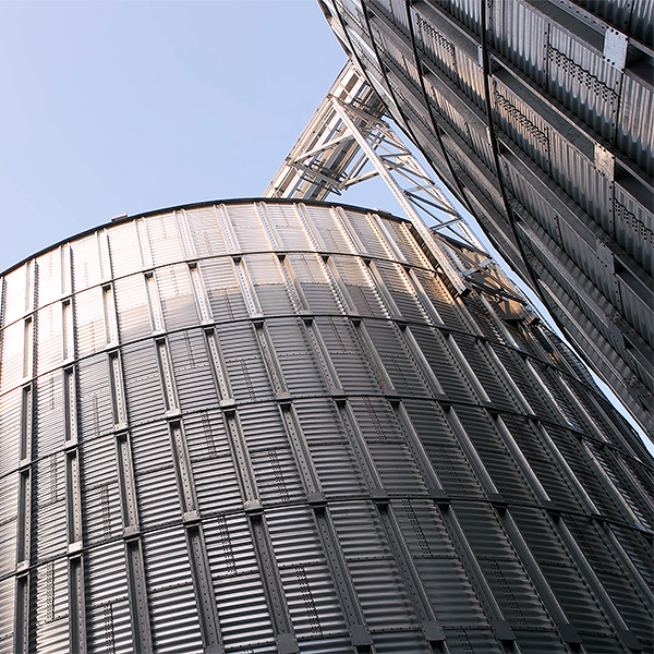 Cómo mitigar el daño de las tormentas con silos para granos más resistentes